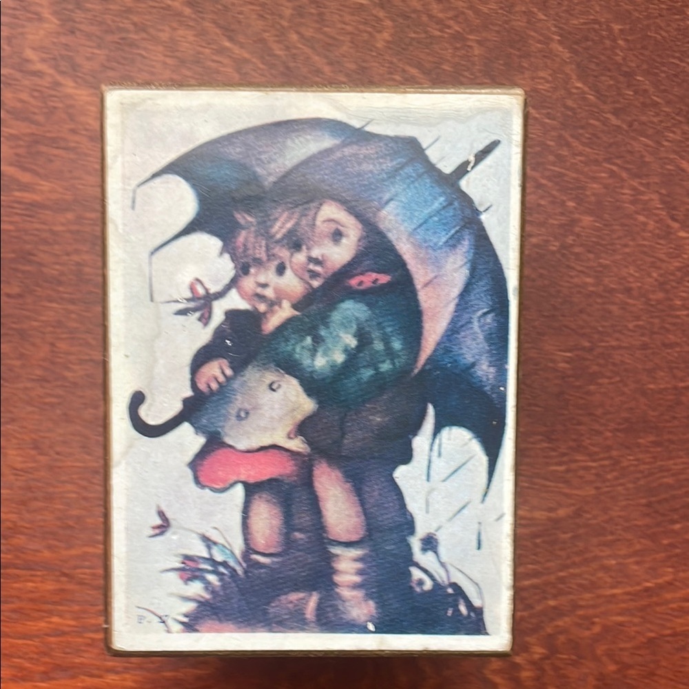 Vintage Art Box with Umbrella Design